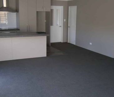 Modern, Comfortable Living in Lincoln – 3-Bedroom Home - Photo 4