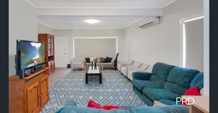 Fresh Reno, Big Spaces & Great Vibes – Your New Home Awaits! - Photo 4