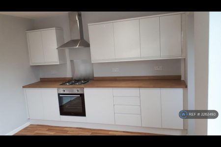 3 bedroom terraced house to rent - Photo 3