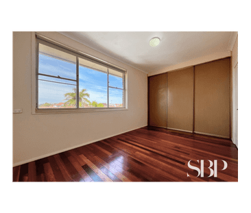 Spacious 3 bedroom townhouse - Photo 3