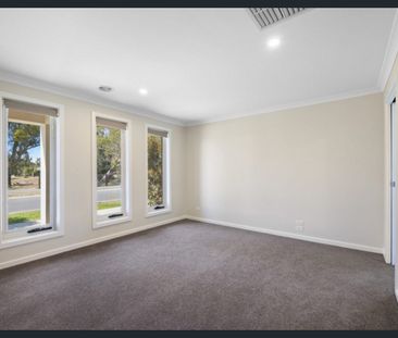 Spacious Family Home for Rent – Perfectly Positioned with Modern Fe... - Photo 1