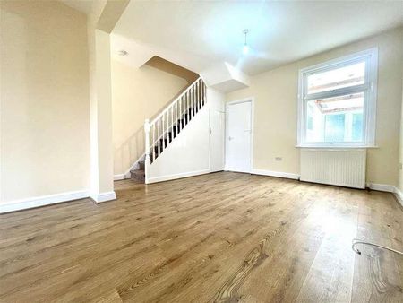 Percival Road, Enfield, EN1 - Photo 2