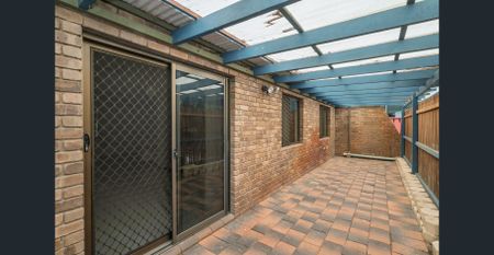 WELL PRESENTED, LARGE GROUND FLOOR UNIT IN A GREAT LOCATION! - Photo 4