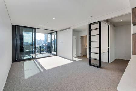 Valencia Residences - Photo 2