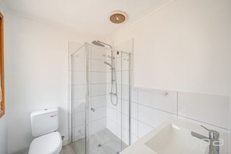 Comfortable Family Home in a Convenient Location - Photo 5