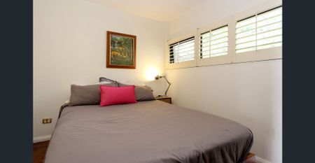 Fully Furnished 2 Bedroom Harry Seidler Townhouse Apartment with Northerly Harbour Views - Photo 4