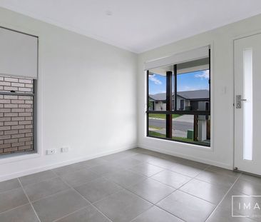 AN INVITING FAMILY HOME!! - Photo 2