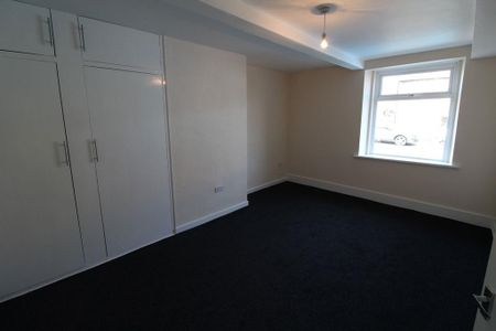 2 bedroom ground floor flat to rent - Photo 2