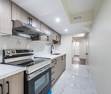 For Lease - 102 Leadenhall Road, Brampton, Ontario - Photo 2