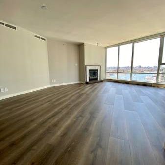 Luxury Waterfront Apartment - Photo 1