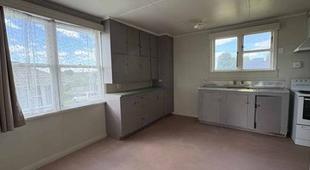 Charming Three-Bedroom Family Home for Rent in Putaruru - Photo 2