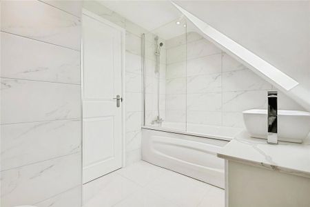 3 bedroom flat to rent - Photo 5