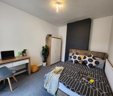 1 bedroom in a house share to rent - Photo 2