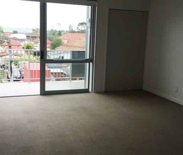 Apartment in Phillipstown - Photo 2