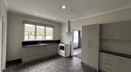 PAHIATUA - 2 BEDROOMS - Photo 2