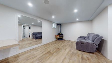 For Lease - 242 Muriel Street, Newmarket, Ontario - Photo 5