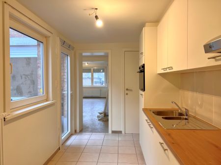 Gerenoveerde woning met 2 slaapkamers en tuin. - Photo 3