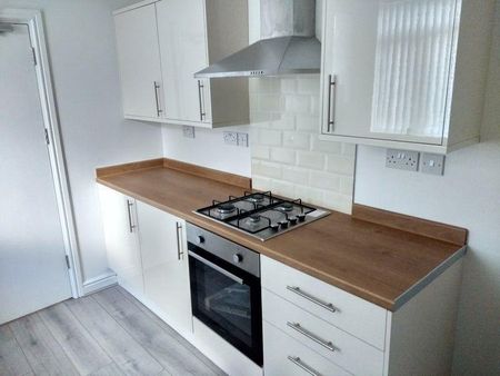 1 bedroom in a house share to rent - Photo 5