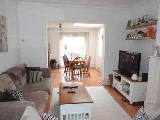 London, NW11 - Photo 1