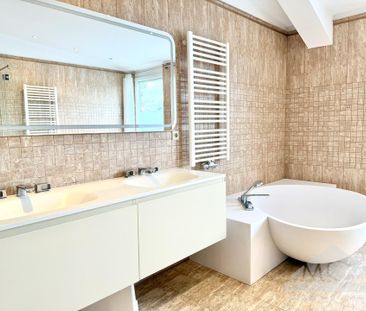 Herrliche, geräumige und helle Wohnung mit großem, überdachten Balk... - Photo 3