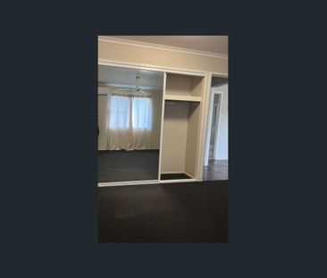 SINGLE LOCK UP GARAGE & FULLY AIR CONIDITIONED - Photo 5