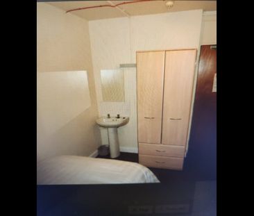 Room in a Shared Flat, M, M16 - Photo 4