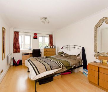 3 bedroom flat in Angel on the Green - Photo 1