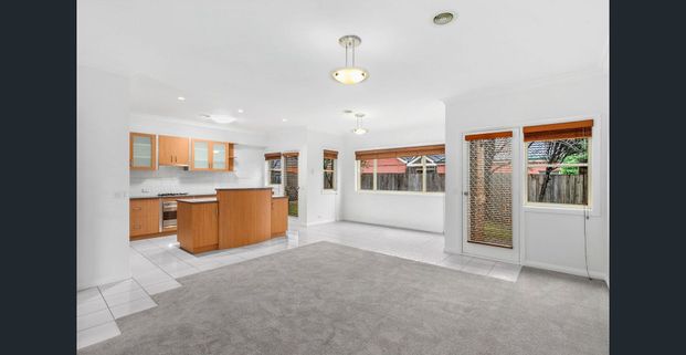 Lovely & Spacious Townhouse - Photo 1