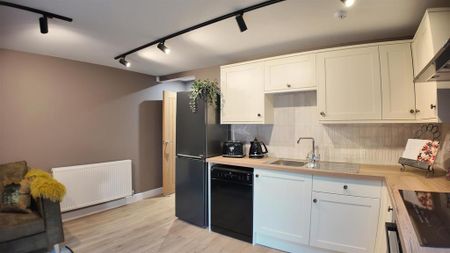 1 bedroom in a house share to rent - Photo 4