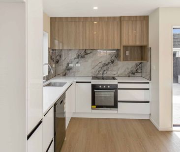 Brand new 3 bedroom town home for rent in Manurewa! - Photo 2