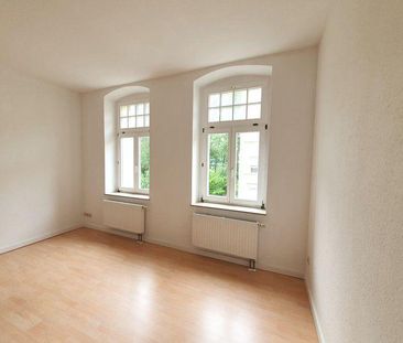 2 Zimmer mit Balkon, EBK, zentral gelegen! - Photo 2
