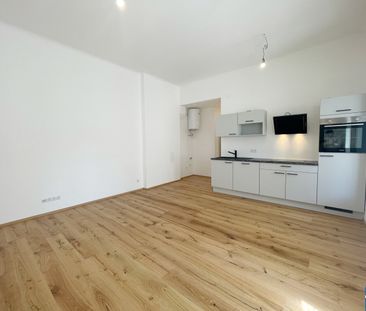 Schöne Single-Altbauwohnung in zentraler Lage - Foto 1
