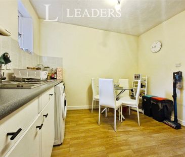 2 bedroom apartment to rent Crown Mews, 15 Clarence Road, Gosport, ... - Photo 3