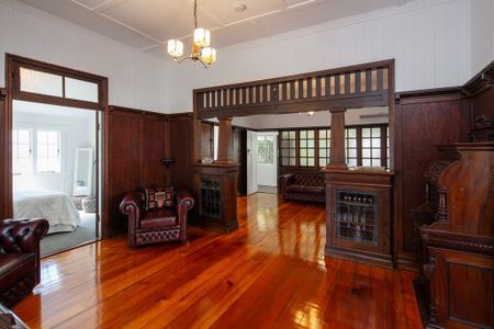 Charming Ascot Home - Photo 3