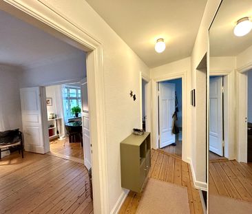 Rummelig og superflot 3 værelses lejlighed på attraktiv beliggenhed... - Photo 1