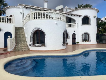 ANNUAL RENT. Beachfront villa for rent in Cumbre del Sol - Photo 3