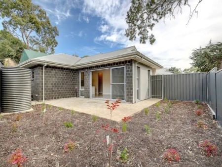 “Contemporary courtyard home” - Photo 2