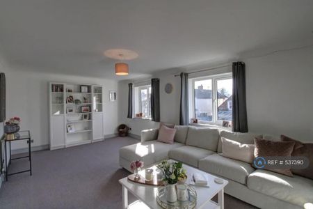 4 bedroom semi-detached house to rent - Photo 2