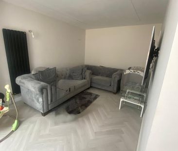 Room in a Shared House, Galpins Road, CR7 - Photo 3