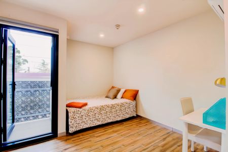 Large 1 Bedroom - Photo 2