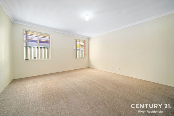 Spacious & Homely 4x2x2 in Quiet Area - Photo 1