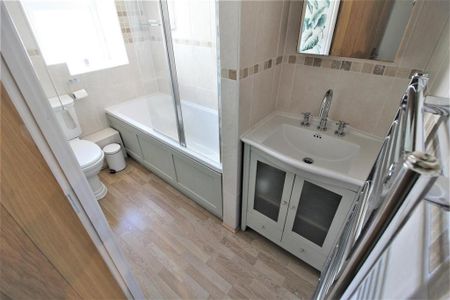 2 bedroom semi-detached house to rent - Photo 4