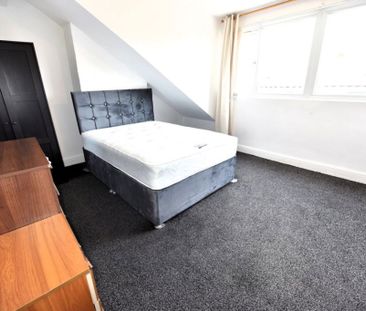 2 bedroom House in Ebor Mount, Leeds - Photo 1