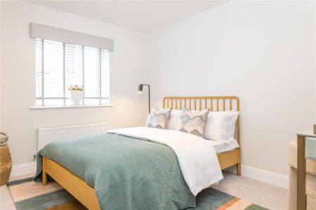 10 Nuthatch Road, Woking - 2 bedrooms Property for lettings - Seymours - Photo 5