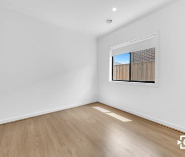 Modern Family Home in Prime Donnybrook Location! - Photo 3