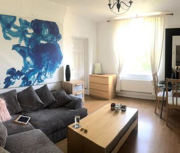 3 bedroom flat share to rent - Photo 1