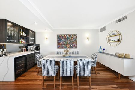 Stylish 3 Bedroom Sub Penthouse - Breathtaking Waterviews - Photo 2