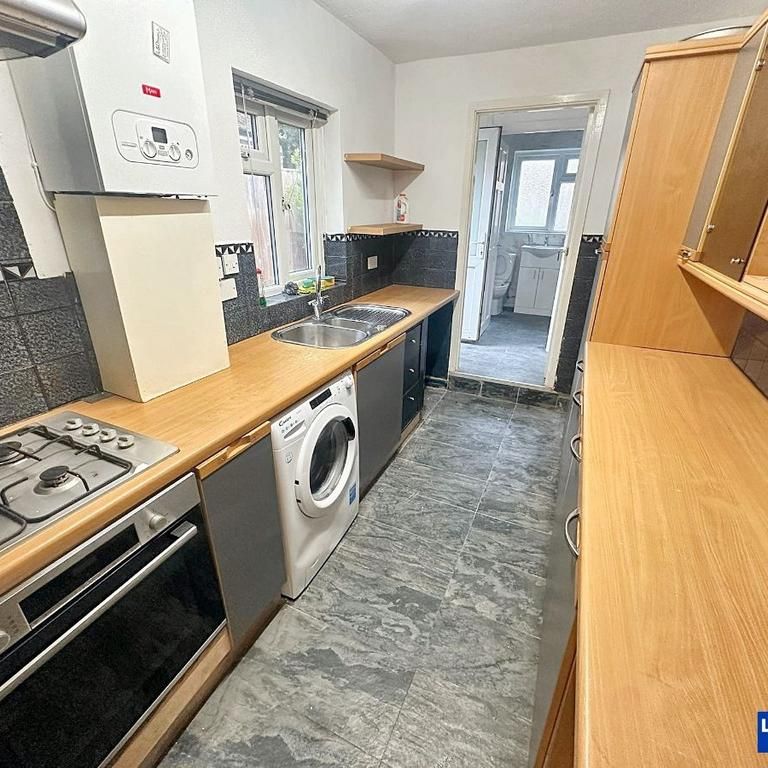 2 bedroom terraced house to rent - Photo 1