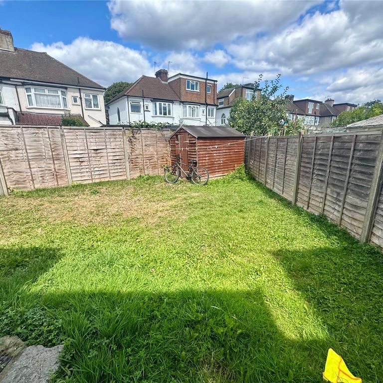 1 bedroom in a house share to rent - Photo 1