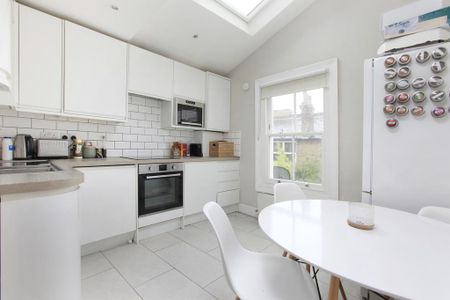 3 bedroom flat to rent - Photo 5